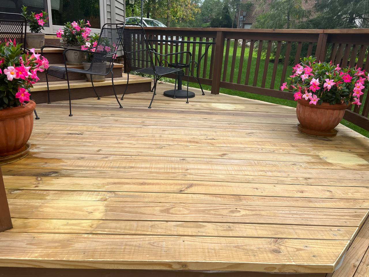 Terrace above the pool, full wood finish